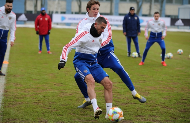 Черчесов вызвал в сборную трех игроков "Ростова" на подготовку к отборочным матчам Евро-2020 с Сан-Марино и Кипром